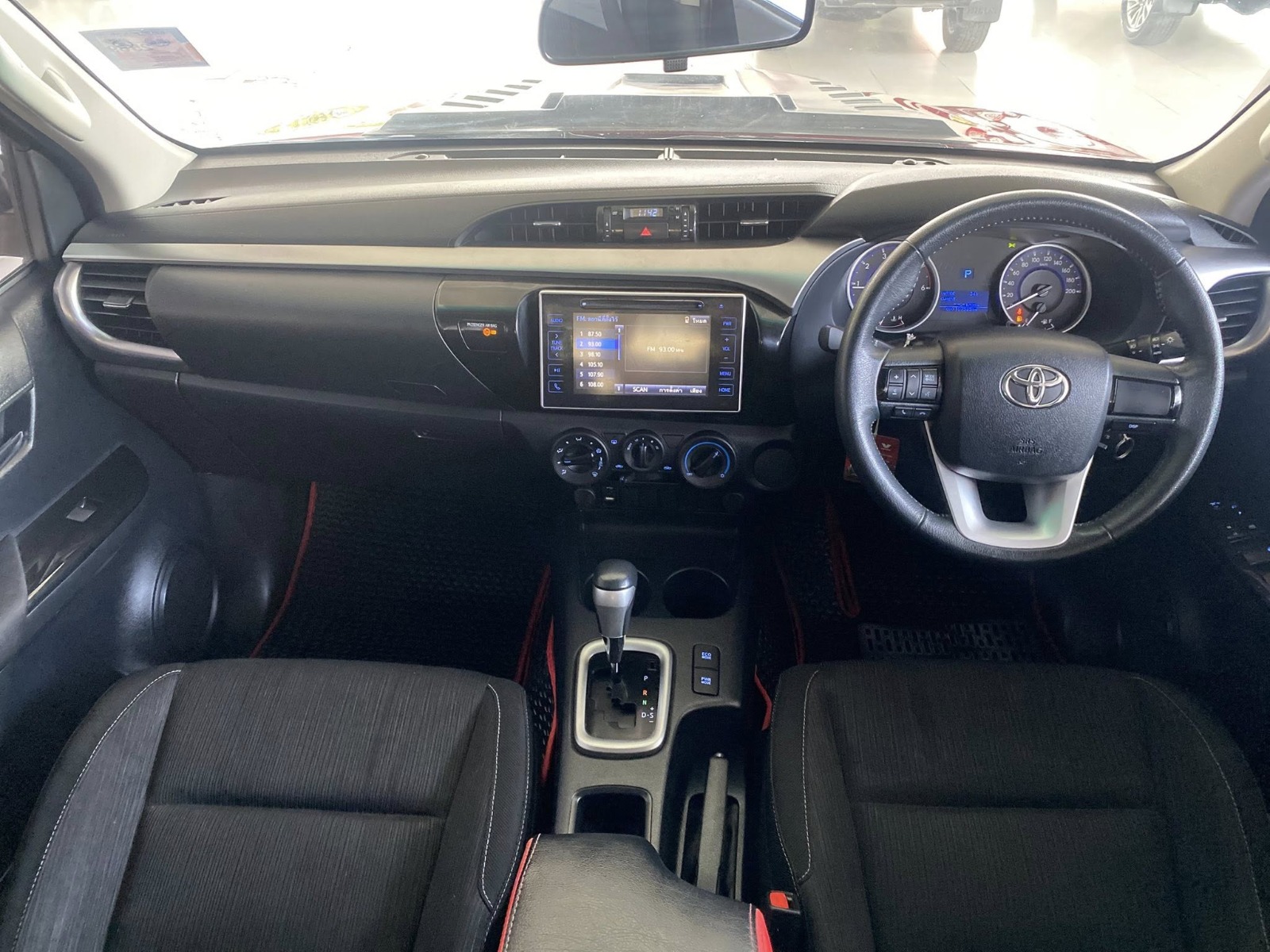 Car image 14